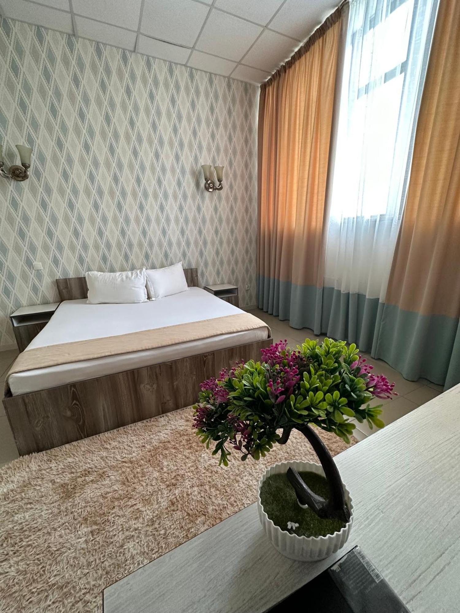 Tarlan Hotel Актау Екстериор снимка